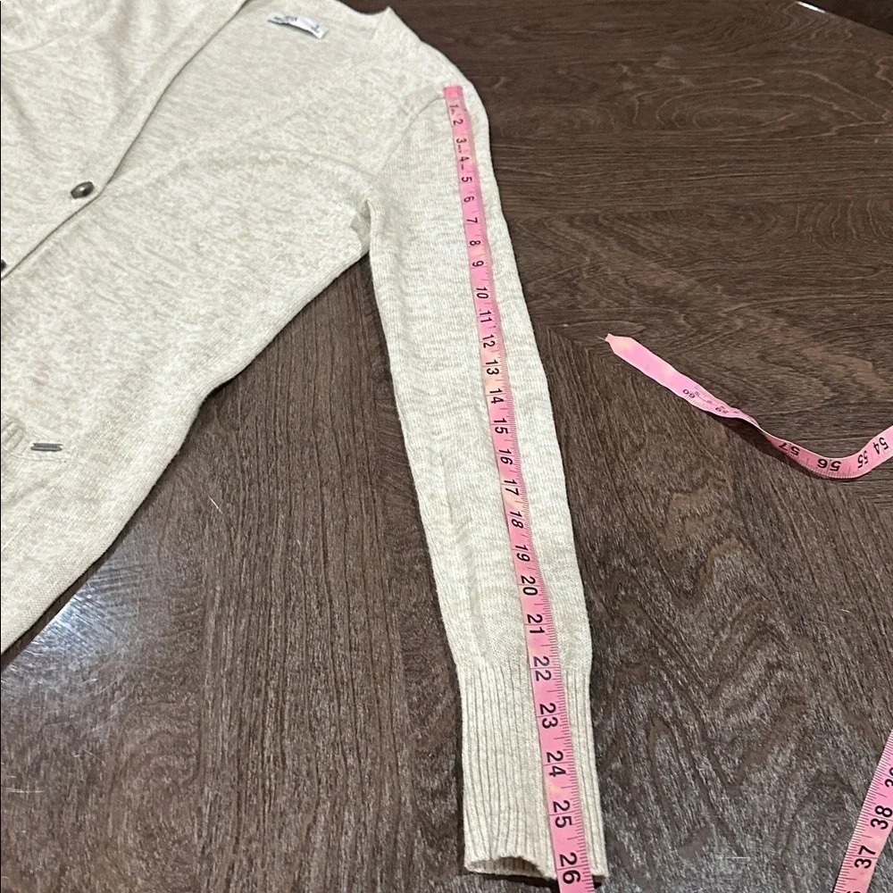 Hollister beige v‑neck